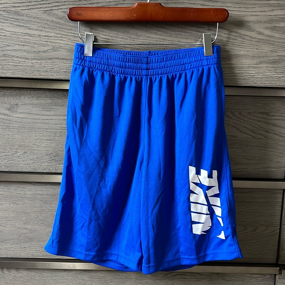 Nike dry-fit athletic short - size big kid XL